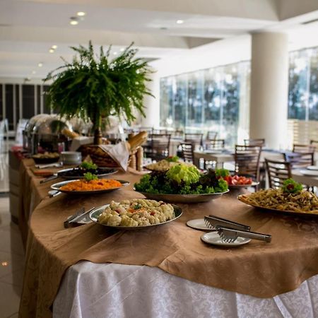 Nobile Hotel Convention Ciudad Del Este Exterior photo A buffet at a hotel