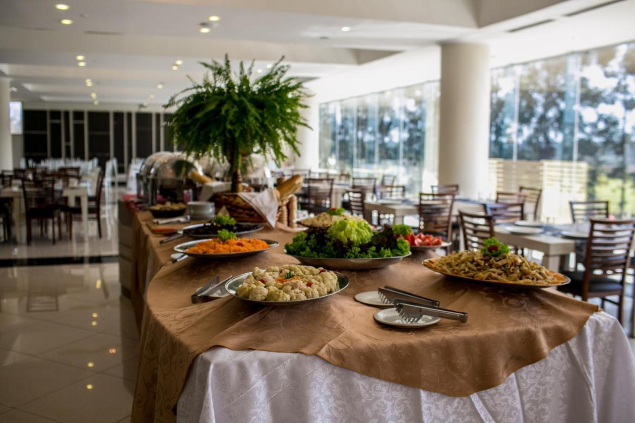 Nobile Hotel Convention Ciudad Del Este Exterior photo A buffet at a hotel