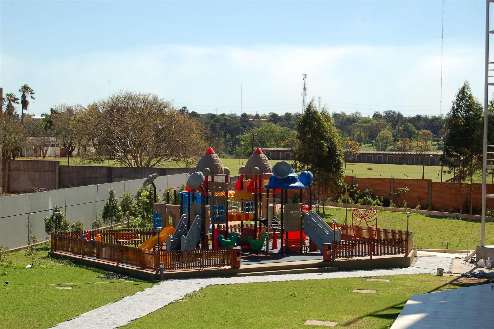 Nobile Hotel Convention Ciudad Del Este Exterior photo Playground at the park